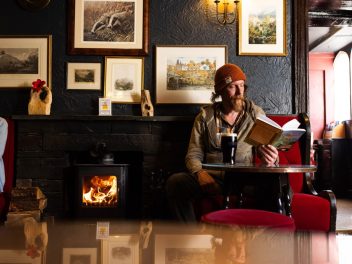 Luke in bar reading