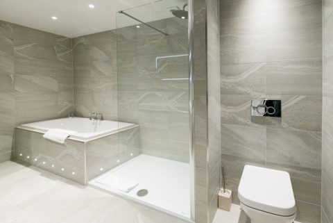 Room 1 ensuite 2