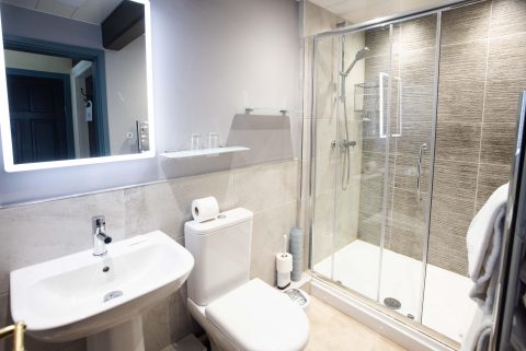 Room 11 ensuite 5012
