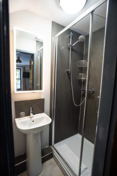 R14 ensuite 4979