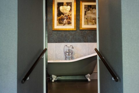 Room 2 bath 4741