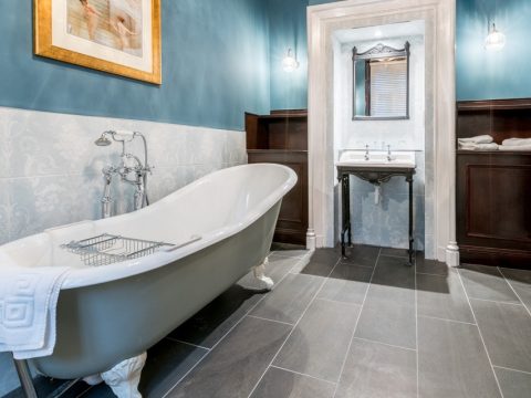 Room 2 ensuite 1