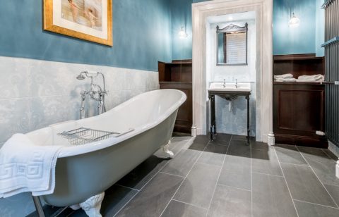 Room 2 ensuite 1