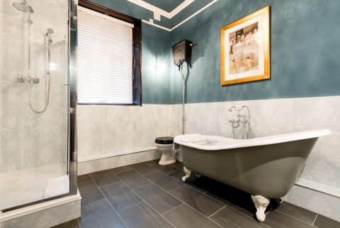 Room 2 ensuite 4