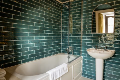 Room 4 ensuite 2