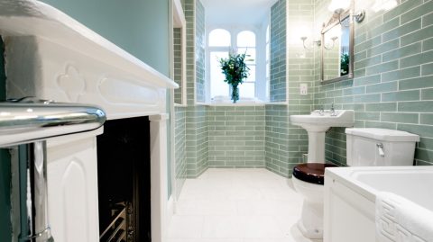 Room 7 ensuite 1