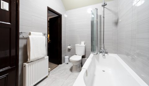 Room 8 ensuite